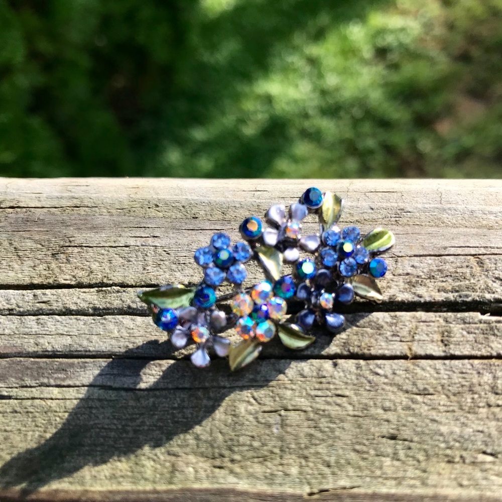 Flower Brooch Pin - Picture 4 of 4